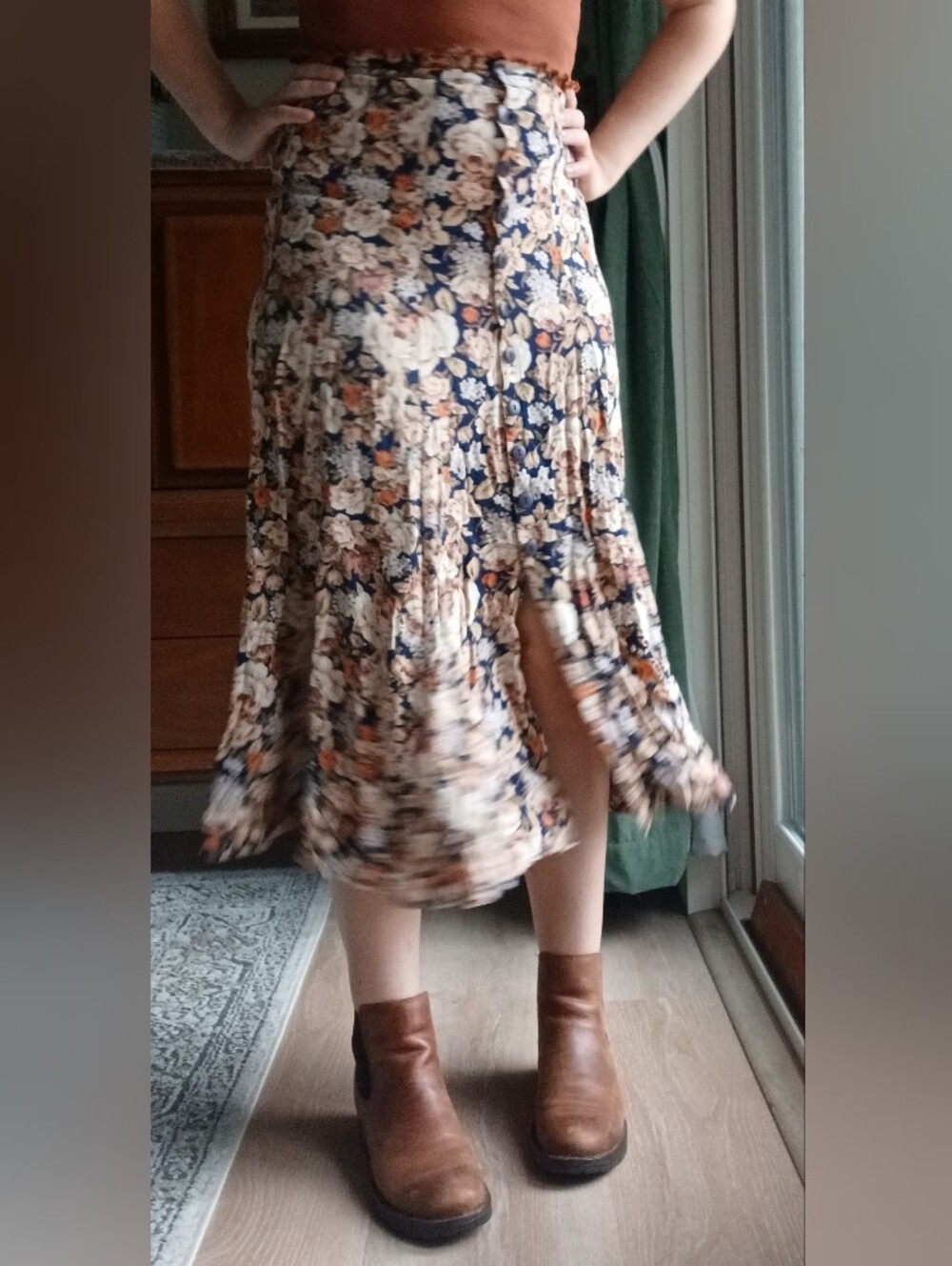 ๐ 3/$15 ๐ Express Floral Pleated Maxi Skirt - Picture 12 of 12